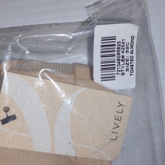 🤍LIVELY all Day Deep V No Wire Bra - Picture 8 of 14